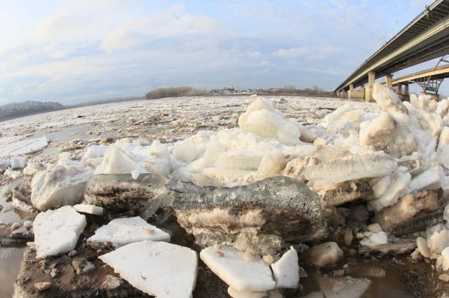 До ледохода на реках Ямала курсируют воздушные подушки