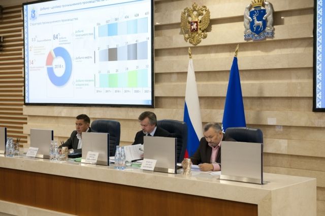 Ямальские депутаты сверяют показатели окружного бюджета