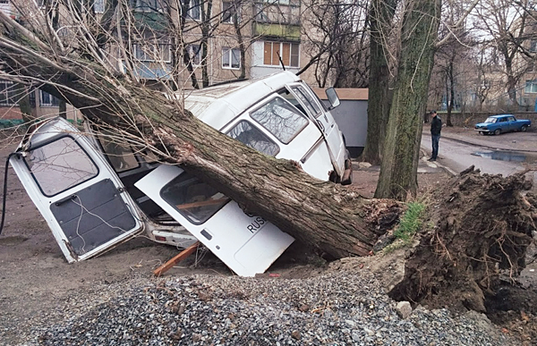 Ураган, наделавший бед в Москве, движется в сторону Ямала