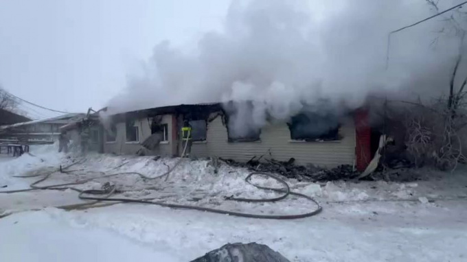 В Губкинском вспыхнуло офисное здание в промзоне
