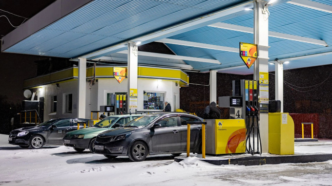 Бензина нет, но есть надежда: в Салехарде на АЗС закончился бензин
