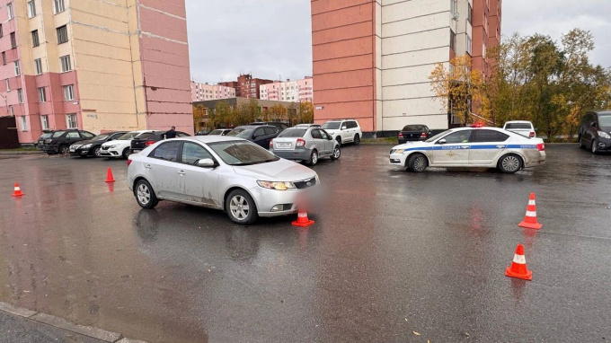 В новоуренгойском дворе сбили ребенка