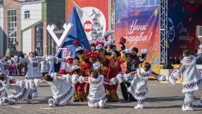 «Эта земля — настоящая сокровищница Севера». Артюхов поздравил Ямальский район с 95-летием