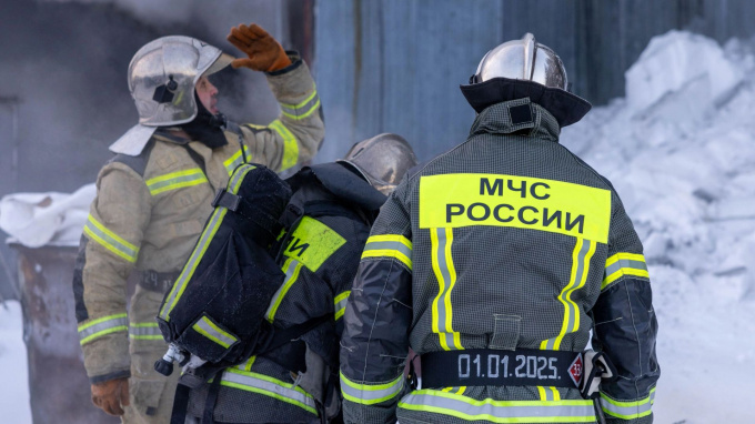 В Салехарде загорелся чердак фуд-корта напротив ТЦ «Славянский»