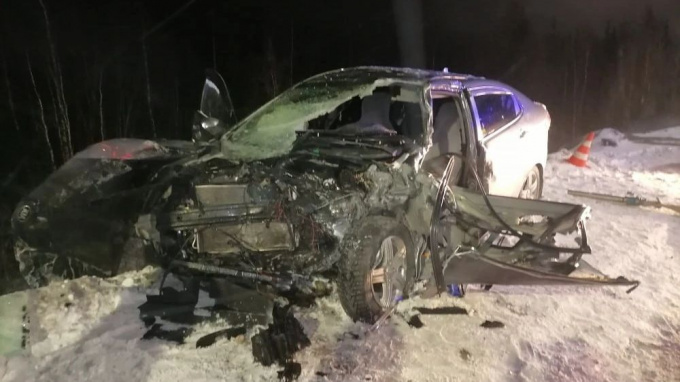 Водитель Kia скончался после лобового столкновения с автобусом в Салехарде