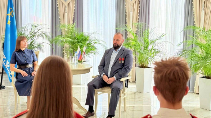Герой СВО рассказал кадетам из Муравленко, что помогало ему на фронте