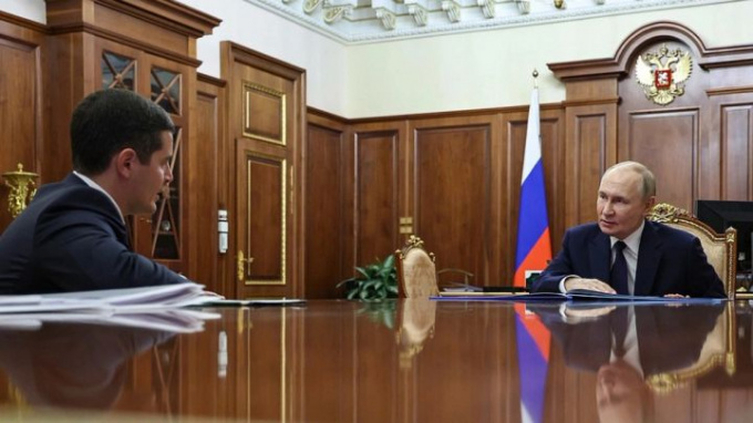 «Тает?»: Путин начал встречу с главой Ямала с неожиданного вопроса