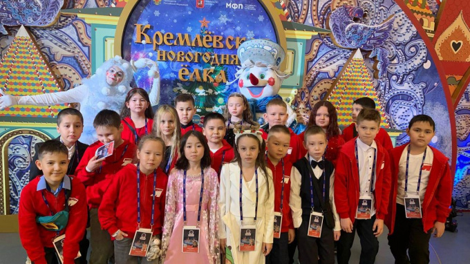 Ямальские дети посетили Кремлевскую елку в Москве
