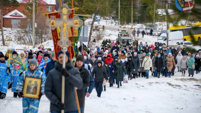 Православные ноябряне совершили крестный ход перед праздником Покрова